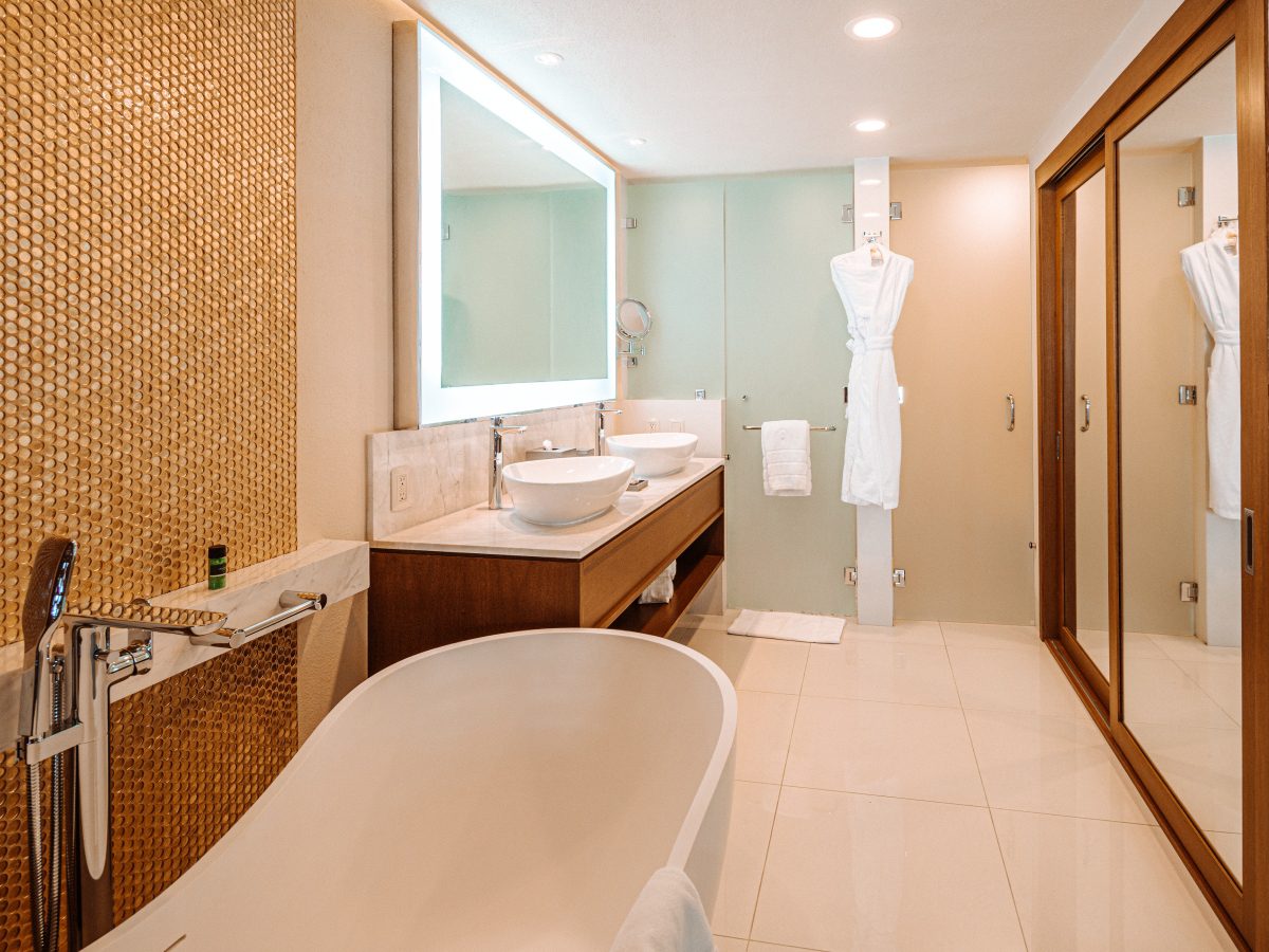 one bedroom suite at Villa La Valencia - walkin shower, hot tub, double sink and wardrobe